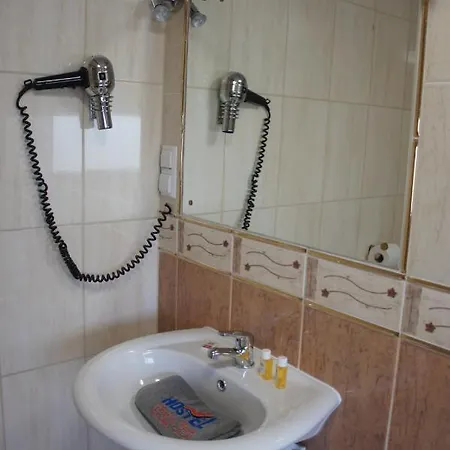 Hostel Bialy Slon Delux Γκντίνια