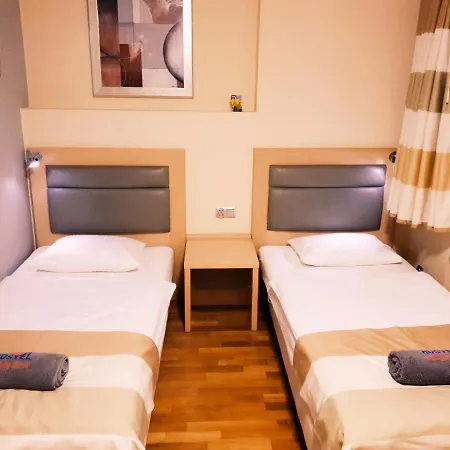 Hostel Bialy Slon Delux Γκντίνια