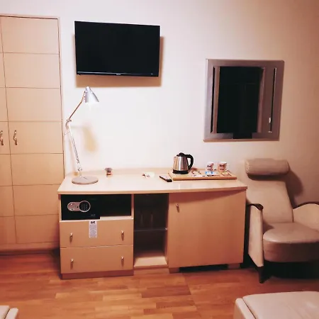 Bialy Slon Delux Hostel *