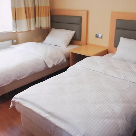 Bialy Slon Delux Hostel Γκντίνια