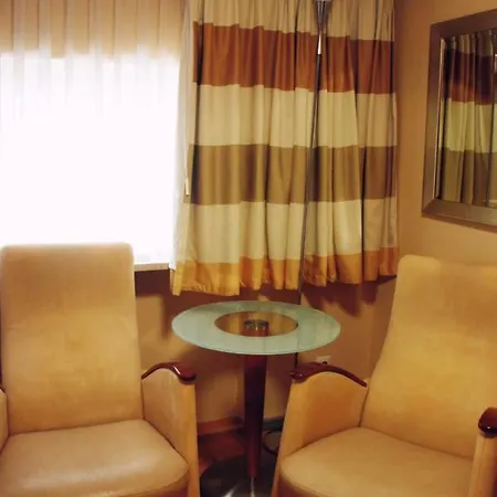 Bialy Slon Delux 호스텔 그디니아