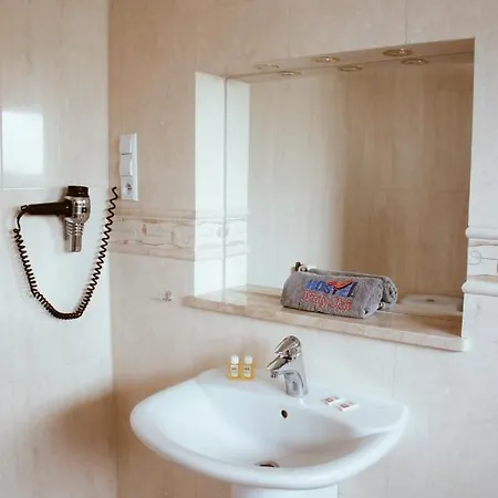 Bialy Slon Delux 호스텔 그디니아