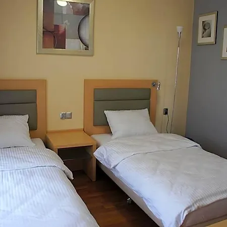 Hostel Bialy Slon Delux Γκντίνια