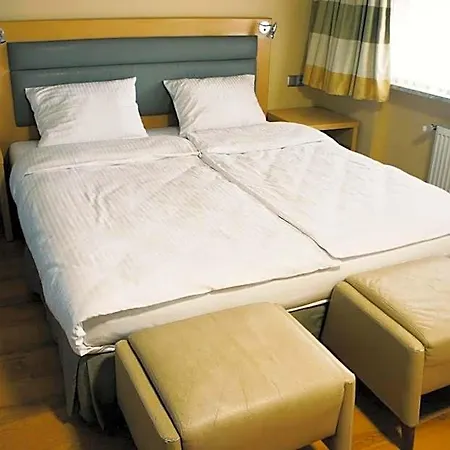 Bialy Slon Delux Hostel *