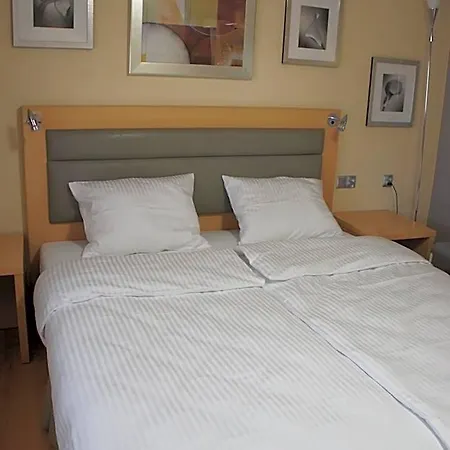 Bialy Slon Delux Hostel Γκντίνια