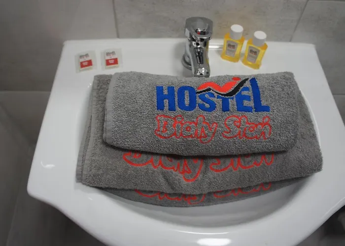 Bialy Slon Delux Hostel *